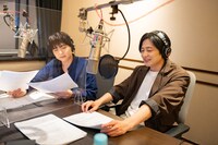 オーディオ小説「no doubt」メイキング映像より。左奥が梶裕貴、右手前が下野紘。