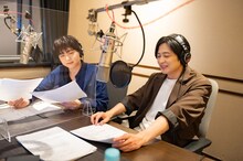 オーディオ小説「no doubt」メイキング映像より。左奥が梶裕貴、右手前が下野紘。