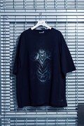 「VR デビルマン展～悪魔の心、人間の心～」とGround YのコラボTシャツイメージ。