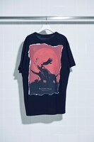 「VR デビルマン展～悪魔の心、人間の心～」とGround YのコラボTシャツイメージ。