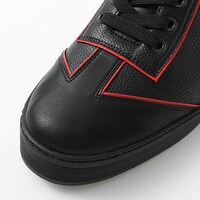 阿良々木暦モデルのスニーカー。