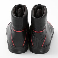 阿良々木暦モデルのスニーカー。