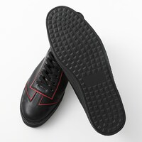 阿良々木暦モデルのスニーカー。