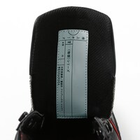 阿良々木暦モデルのスニーカー。