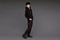 阿良々木暦モデルのアイテムの着用例。