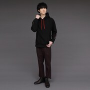 阿良々木暦モデルのアイテムの着用例。