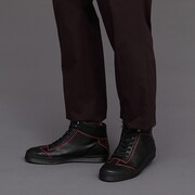 阿良々木暦モデルのアイテムの着用例。