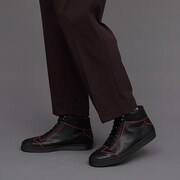 阿良々木暦モデルのアイテムの着用例。