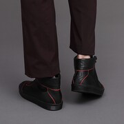 阿良々木暦モデルのアイテムの着用例。