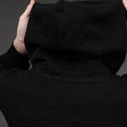 阿良々木暦モデルのアイテムの着用例。