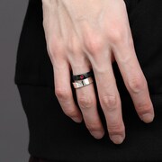 阿良々木暦モデルのアイテムの着用例。