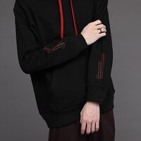 阿良々木暦モデルのアイテムの着用例。