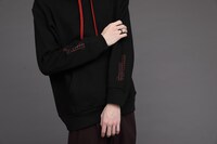 阿良々木暦モデルのアイテムの着用例。