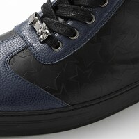 八九寺真宵モデルのスニーカー。