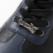 八九寺真宵モデルのスニーカー。