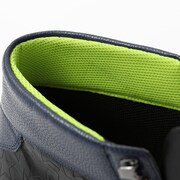 八九寺真宵モデルのスニーカー。