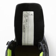 八九寺真宵モデルのスニーカー。