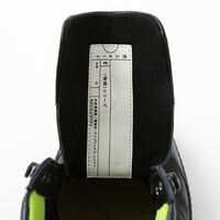 八九寺真宵モデルのスニーカー。