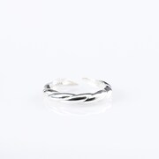 忍野忍モデルのリングセット。