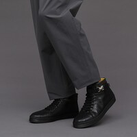 忍野忍モデルのアイテムの着用例。