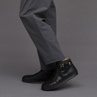 忍野忍モデルのアイテムの着用例。