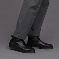 忍野忍モデルのアイテムの着用例。