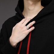 忍野忍モデルのアイテムの着用例。