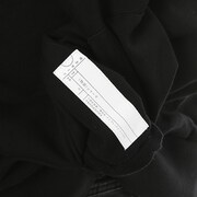 忍野忍モデルのフーディー。