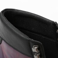 戦場ヶ原ひたぎモデルのスニーカー。