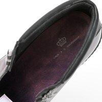 戦場ヶ原ひたぎモデルのスニーカー。