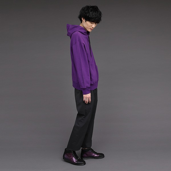 戦場ヶ原ひたぎモデルのアイテムの着用例。