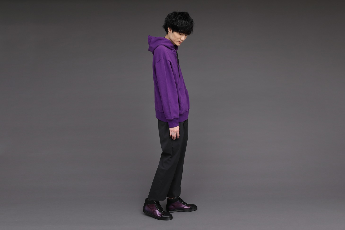 戦場ヶ原ひたぎモデルのアイテムの着用例。
