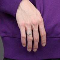 戦場ヶ原ひたぎモデルのアイテムの着用例。