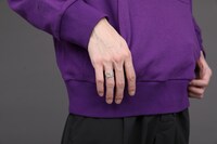 戦場ヶ原ひたぎモデルのアイテムの着用例。