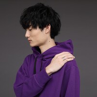 戦場ヶ原ひたぎモデルのアイテムの着用例。