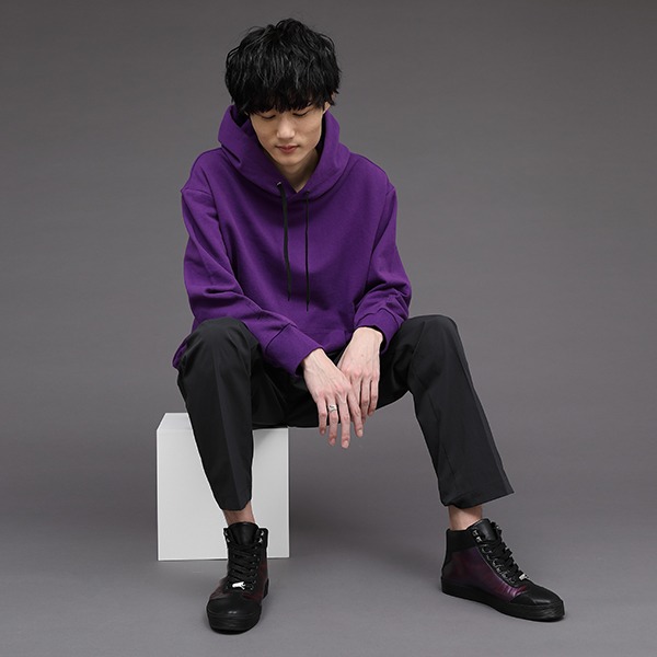 戦場ヶ原ひたぎモデルのアイテムの着用例。