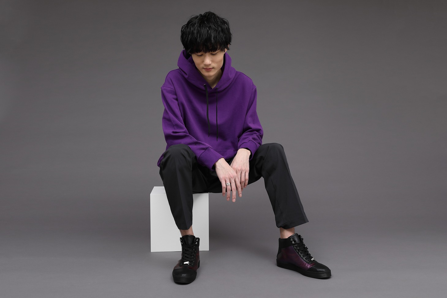 戦場ヶ原ひたぎモデルのアイテムの着用例。