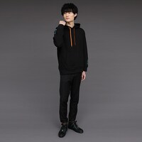 斧乃木余接モデルのアイテムの着用例。