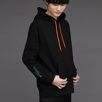 斧乃木余接モデルのアイテムの着用例。