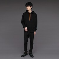 斧乃木余接モデルのアイテムの着用例。