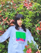 「つげロンT “Hands grow from the window”」の着用イメージ。