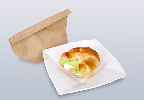 東映太秦映画村で提供される「三玖の思いがこもったクロワッサンサンドイッチ」。