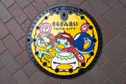 TVアニメ「さらざんまい」のマンホール蓋。