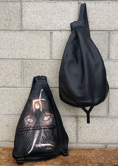 伊藤潤二の直筆イラストがあしらわれた「discord Yohji Yamamoto × Junji Ito Capsule Collection
Tomie」。