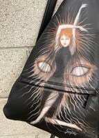 伊藤潤二の直筆イラストがあしらわれた「discord Yohji Yamamoto × Junji Ito Capsule Collection
Tomie」。