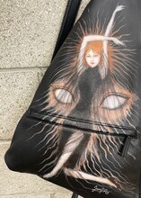 伊藤潤二の直筆イラストがあしらわれた「discord Yohji Yamamoto × Junji Ito Capsule Collection
Tomie」。