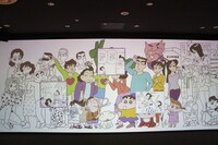 幅約7メートルの大型スクリーンにキャラクターたちが登場する「ミラープロジェクション」。