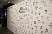 「原作30周年記念展 クレヨンしんちゃん オラのミリョク新発見だゾ」の様子。