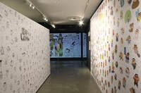 「原作30周年記念展 クレヨンしんちゃん オラのミリョク新発見だゾ」の様子。