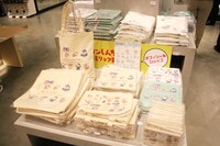 「原作30周年記念展 クレヨンしんちゃん オラのミリョク新発見だゾ」のストアエリア。